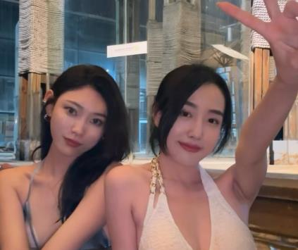 英语老师李汶芯